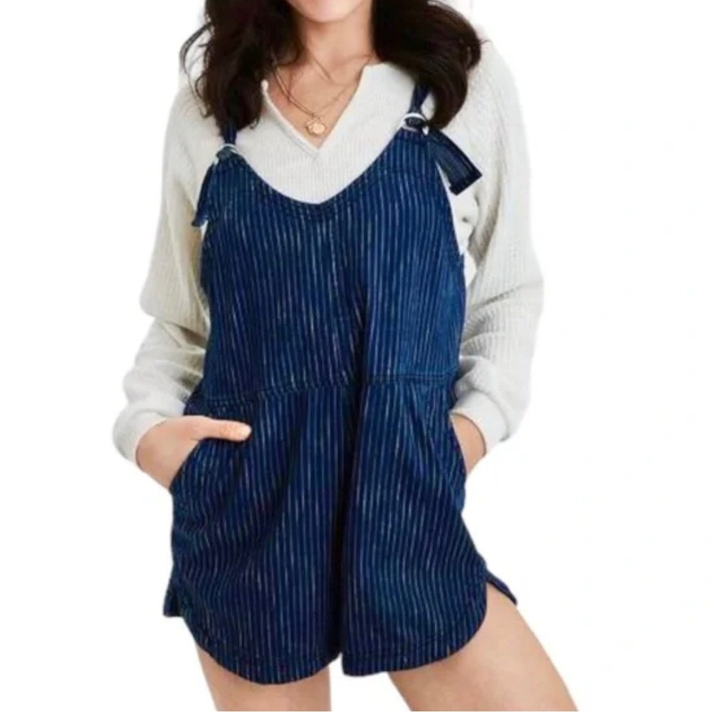American Eagle Blue Pinstripe Denim Romper Shorts Tie Strap Medium